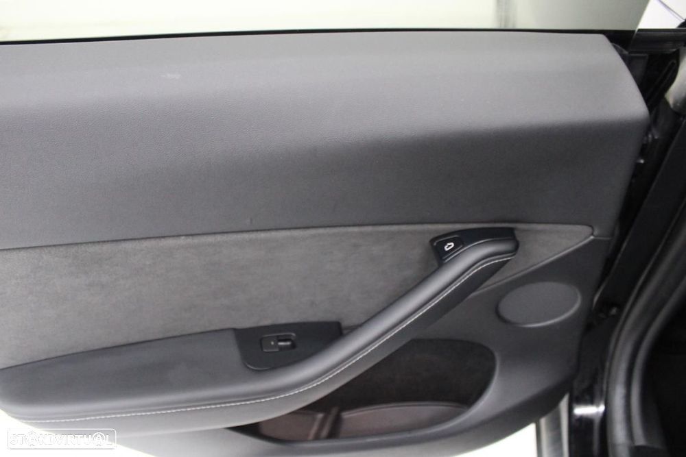 Tesla Model Y Standard - 12