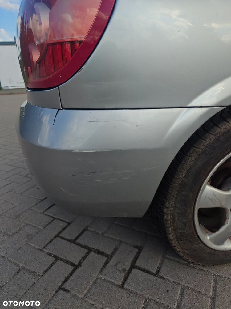 Nissan Almera 1.5 Visia + - 11