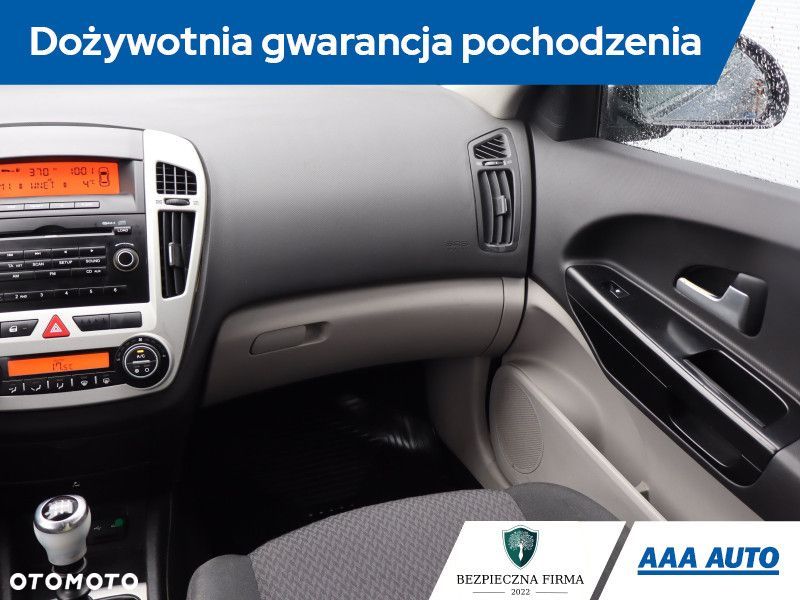 Kia Ceed - 10