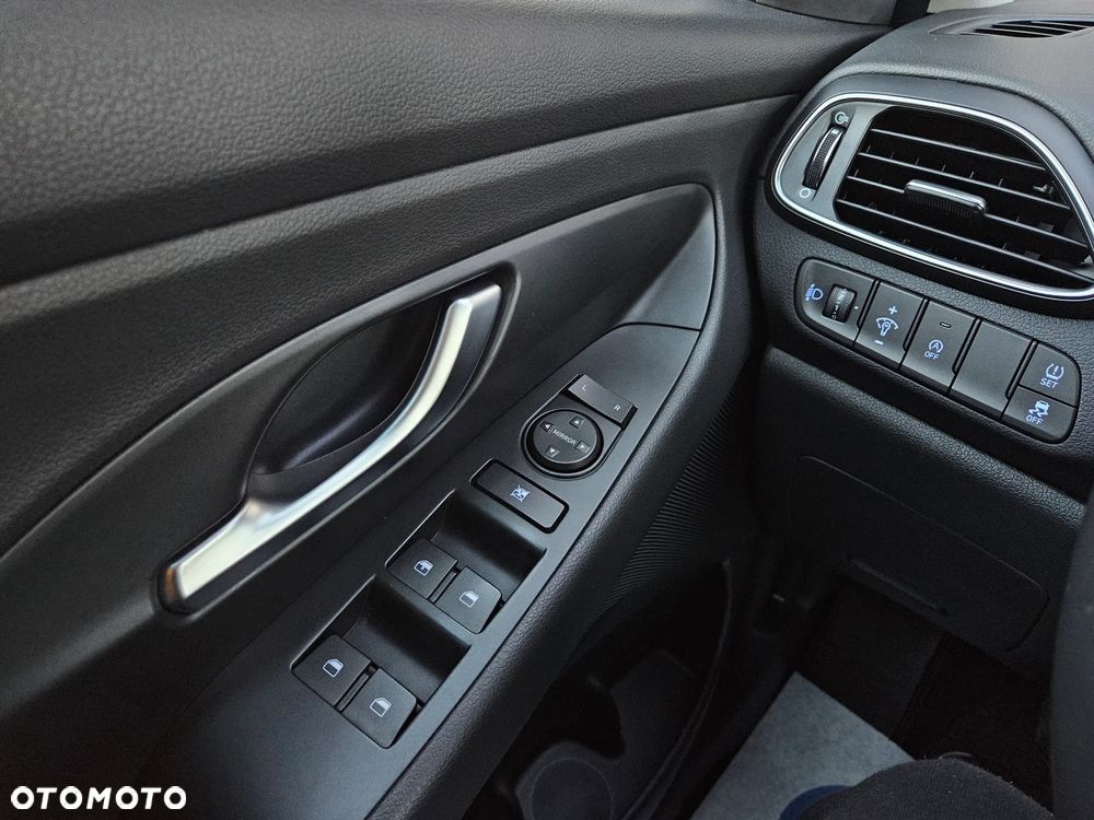 Hyundai i30 1.5 DPI Classic + - 25