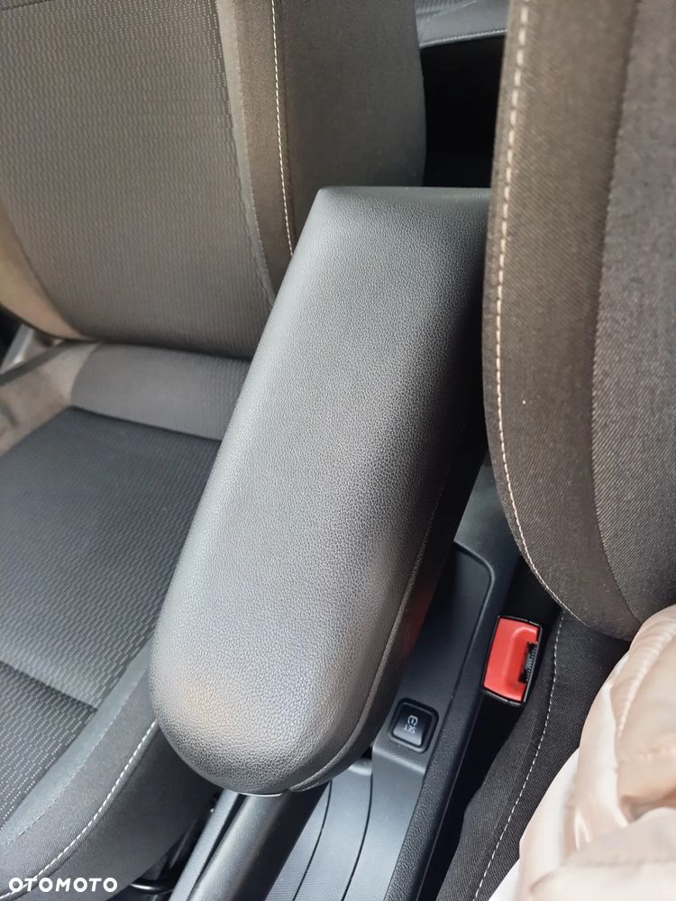 Skoda RAPID 1.2 TSI Ambition - 18