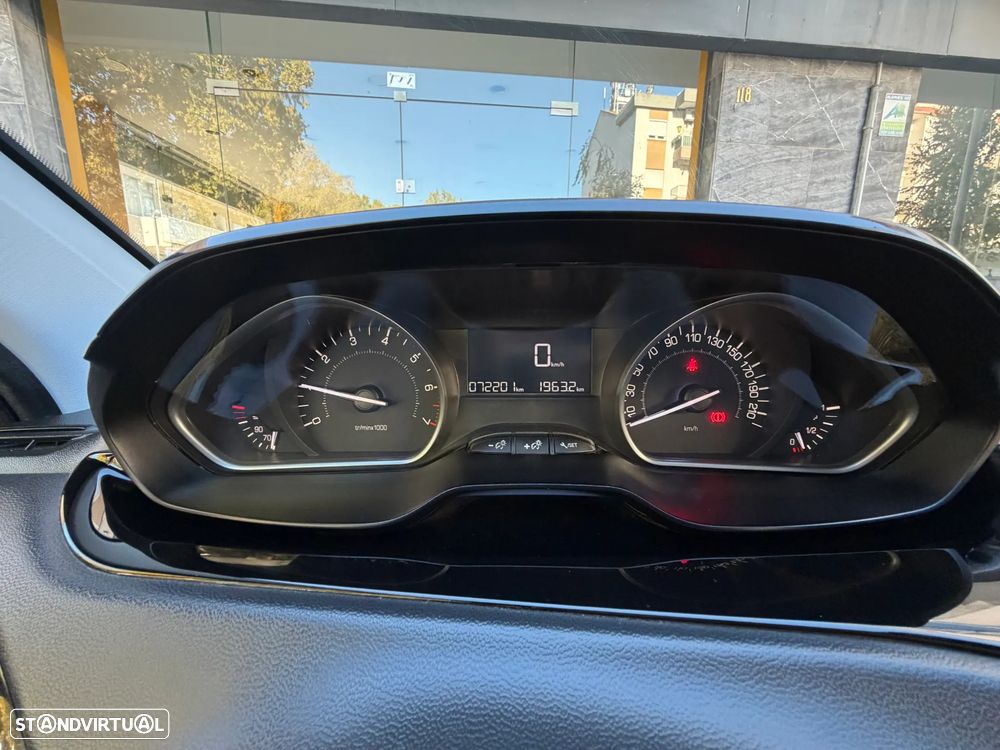 Peugeot 208 1.2 PureTech Style - 16