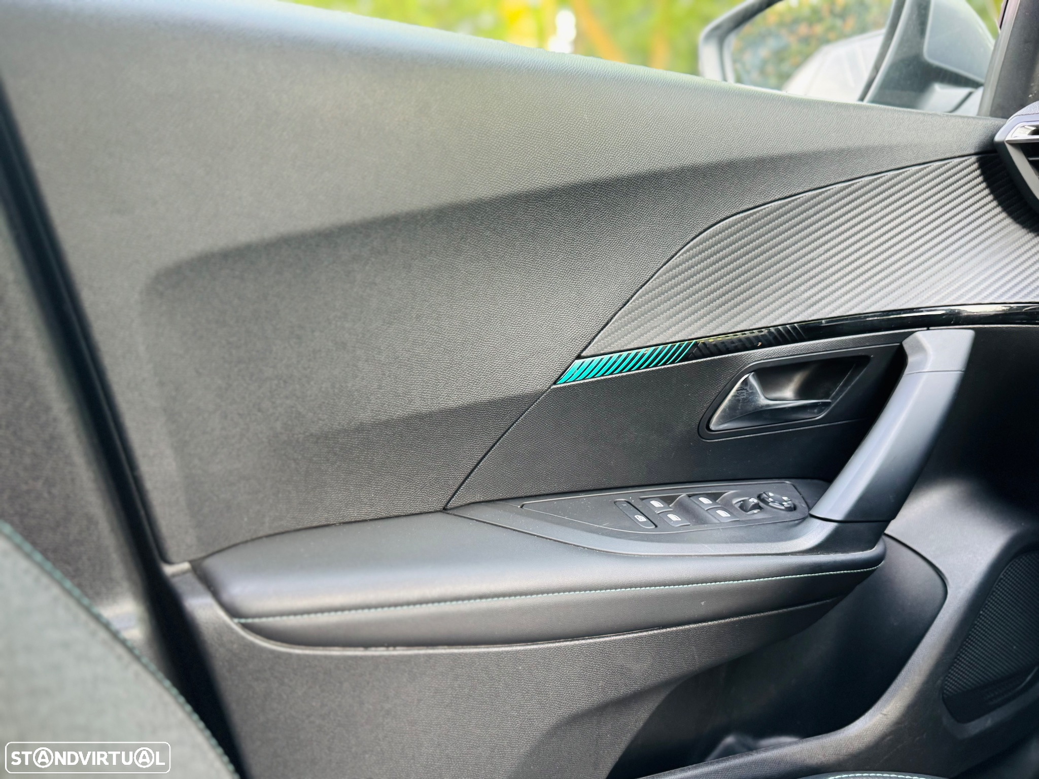 Peugeot e-2008 50 kWh Allure Pack - 36