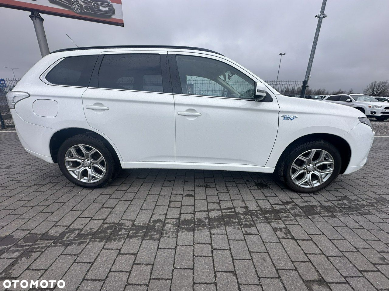 Mitsubishi Outlander - 11