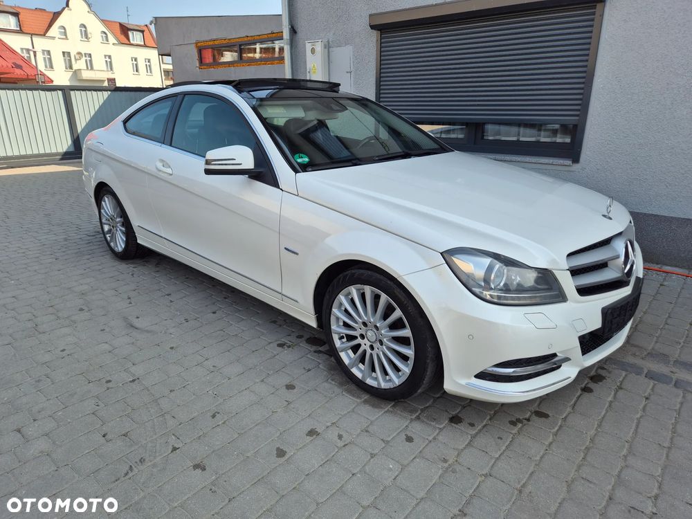 Mercedes-Benz Klasa C 180 CGI BlueEff - 11
