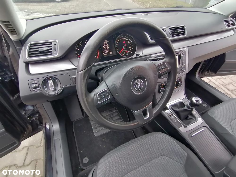 Volkswagen Passat - 24