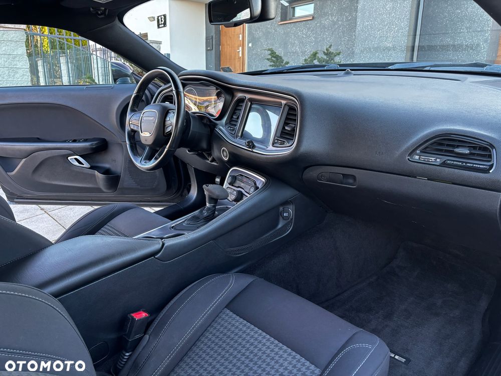 Dodge Challenger - 24