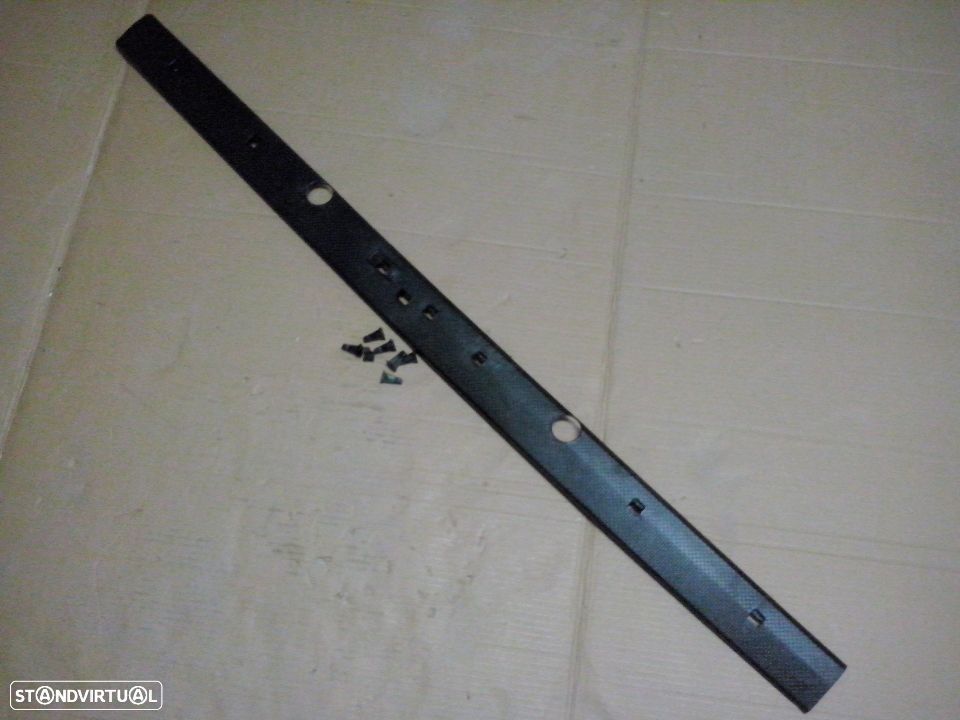 Régua Friso remate do fundo das portas da mala Mercedes Sprinter e Vw LT (Novo) 9017660119 - 1