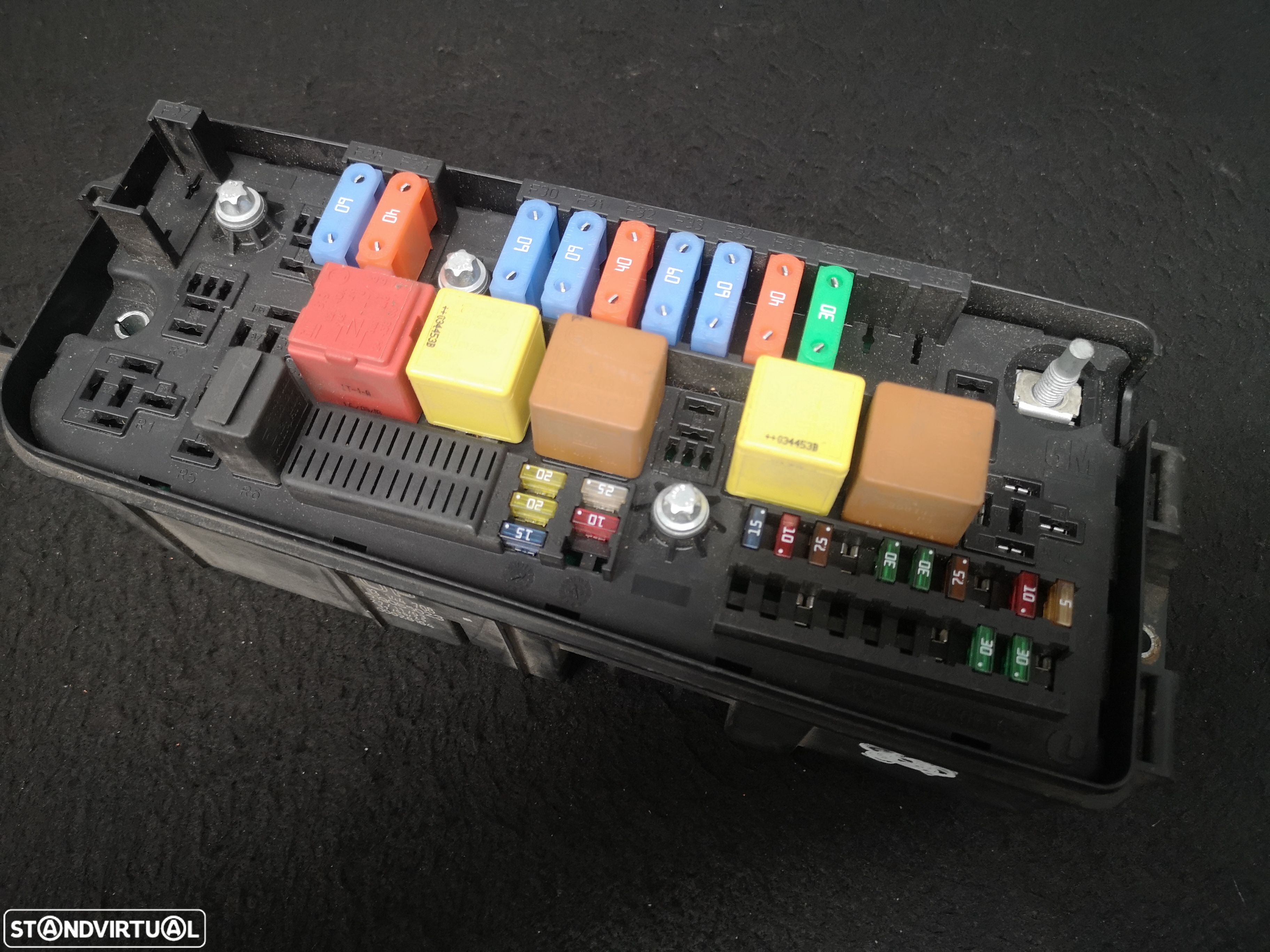 Caixa de FUSIVEIS Opel VECTRA SIGNUM  2002+ - 1