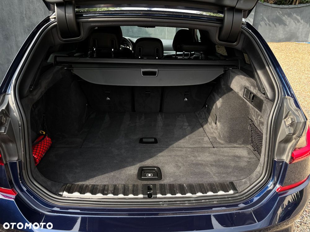 BMW Seria 3 320d xDrive Edition M Sport Shadow - 29