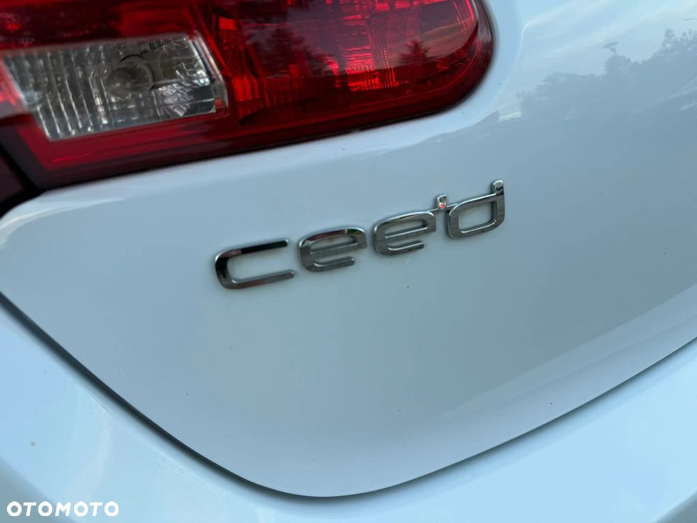 Kia Ceed 1.4 CVVT Fifa World Cup Edition - 38