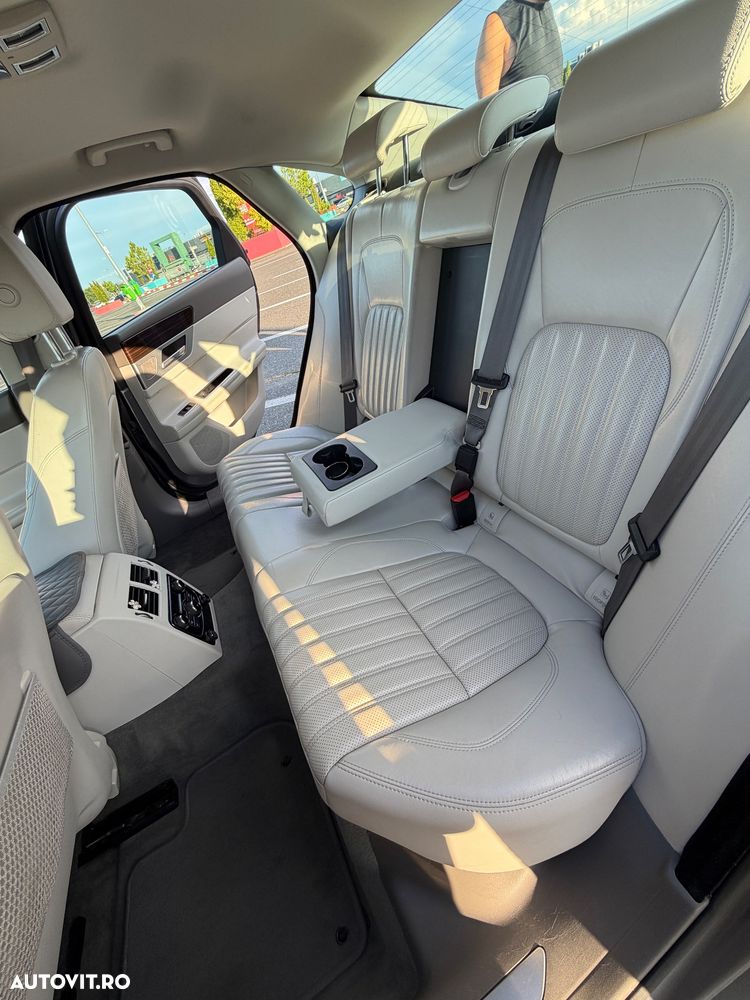 Jaguar XF 20d AWD Portfolio - 5