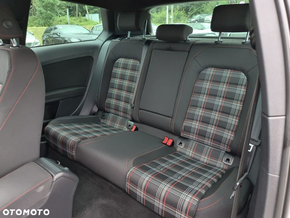 Volkswagen Golf - 16