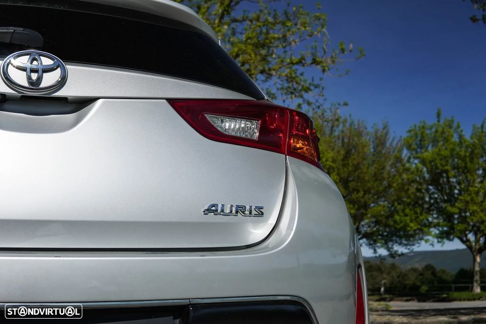 Toyota Auris 1.4 D-4D Exclusive+P.Sport - 26