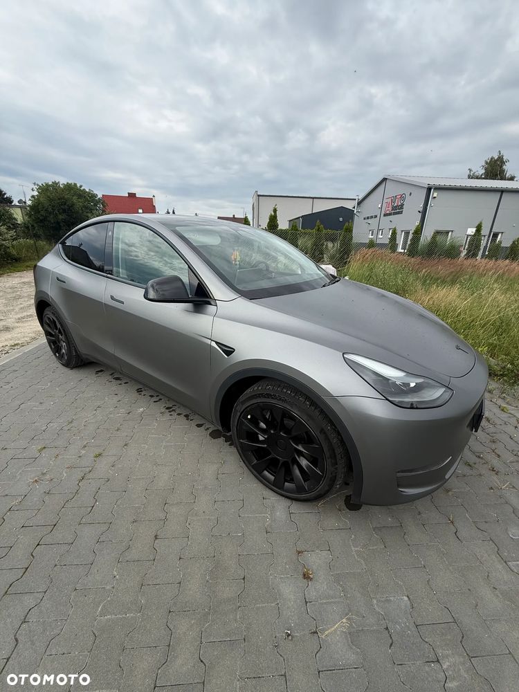 Tesla Model Y - 3
