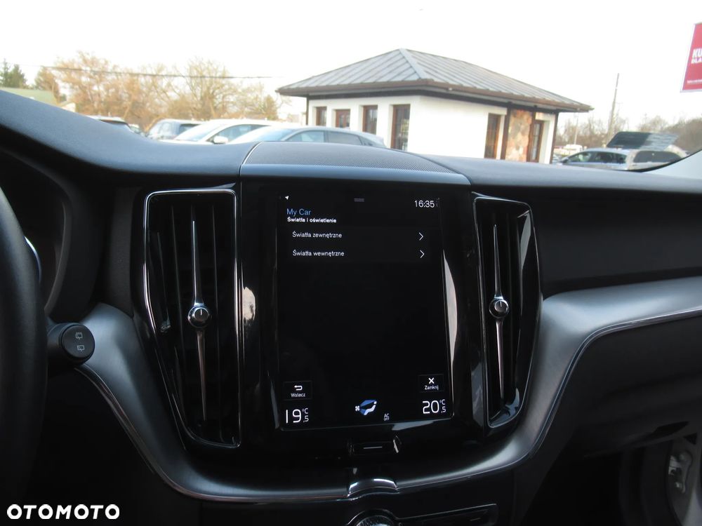 Volvo XC 60 T4 Momentum Pro - 27