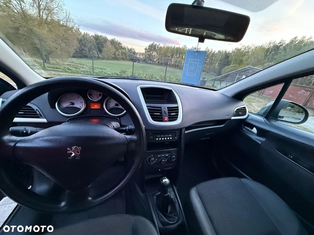 Peugeot 207 - 18