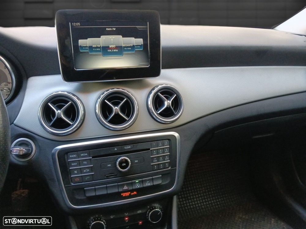 Mercedes-Benz GLA 180 - 9