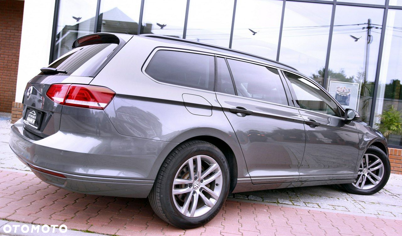 Volkswagen Passat - 33