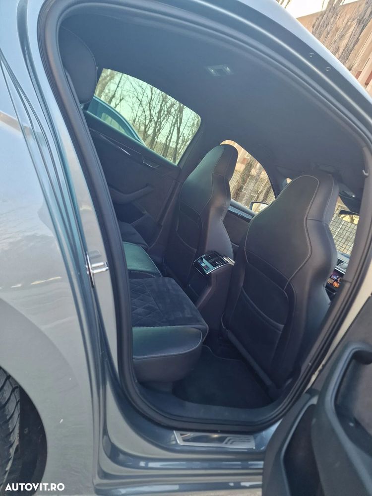 Skoda Superb 2.0 TDI DSG 4X4 Sportline - 13