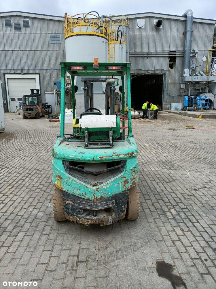 Mitsubishi FG30N - 5