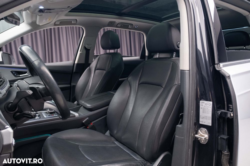 Audi Q7 ver-25t-awd-chequered-flag - 26