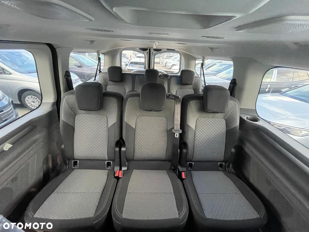 Volkswagen Caravelle - 12