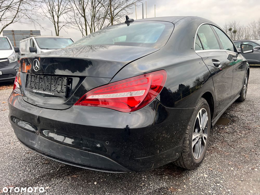 Mercedes-Benz CLA 200 7G-DCT UrbanStyle Edition - 7