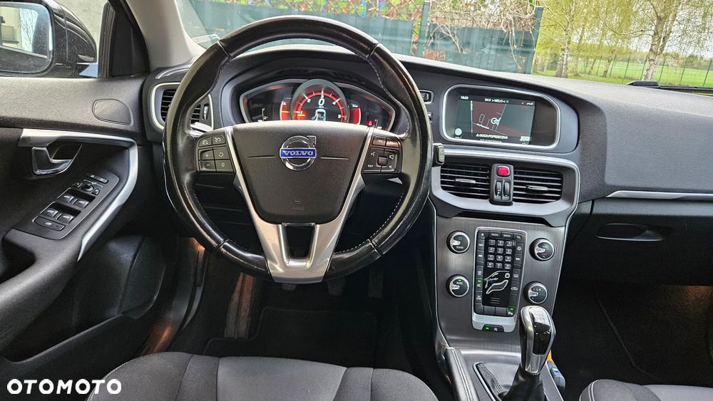 Volvo V40 D4 Momentum - 25