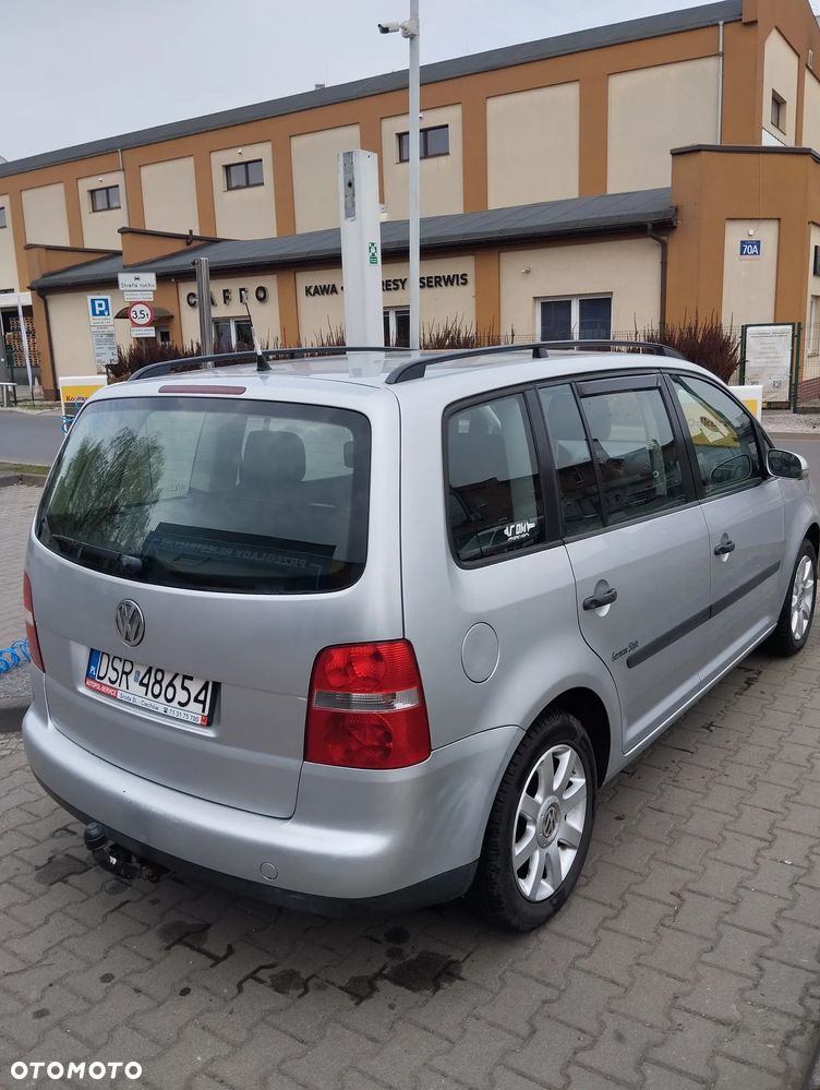 Volkswagen Touran 1.6 FSI Trendline - 3