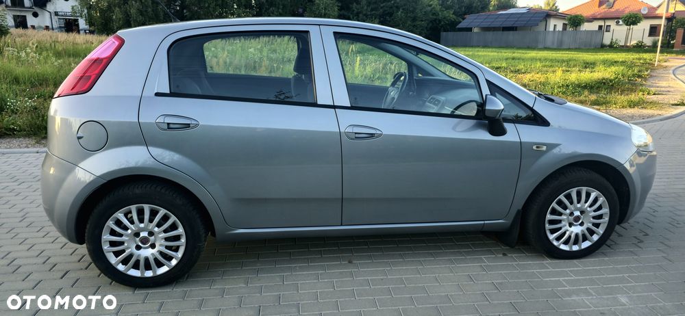 Fiat Grande Punto Actual 1.4 8V Estiva Blue&Me Euro5 - 11