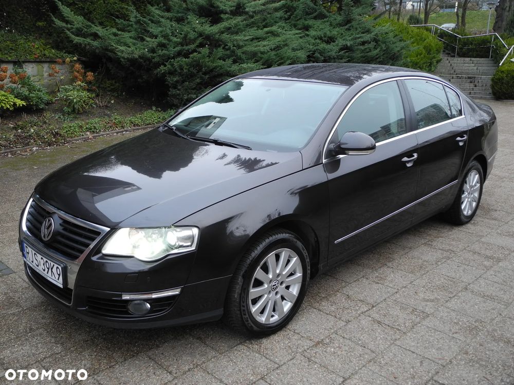Volkswagen Passat - 1