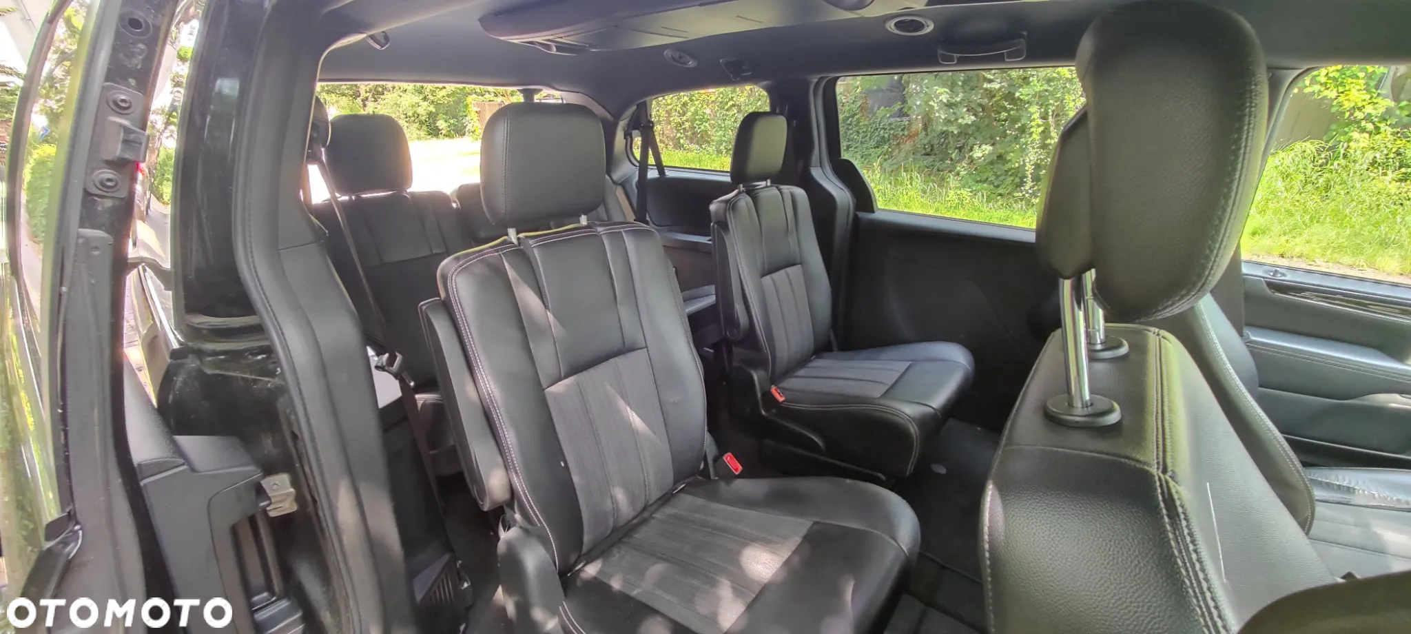 Chrysler Town & Country 3.6 Limited - 22