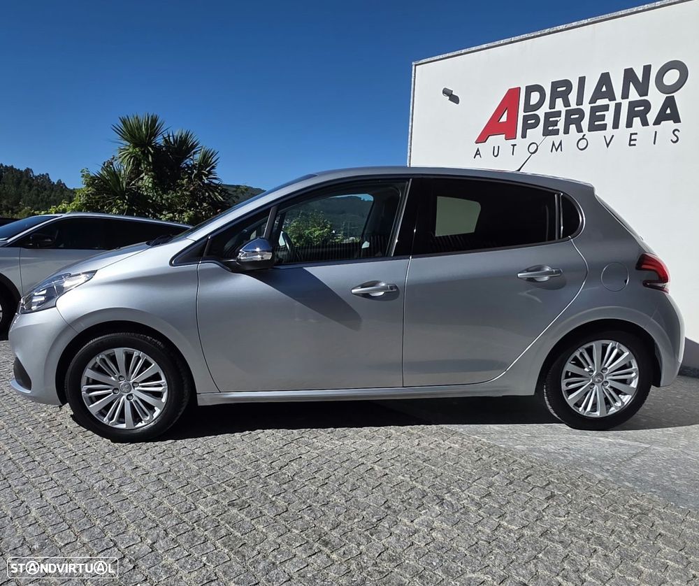 Peugeot 208 1.2 PureTech Allure EAT6 - 12