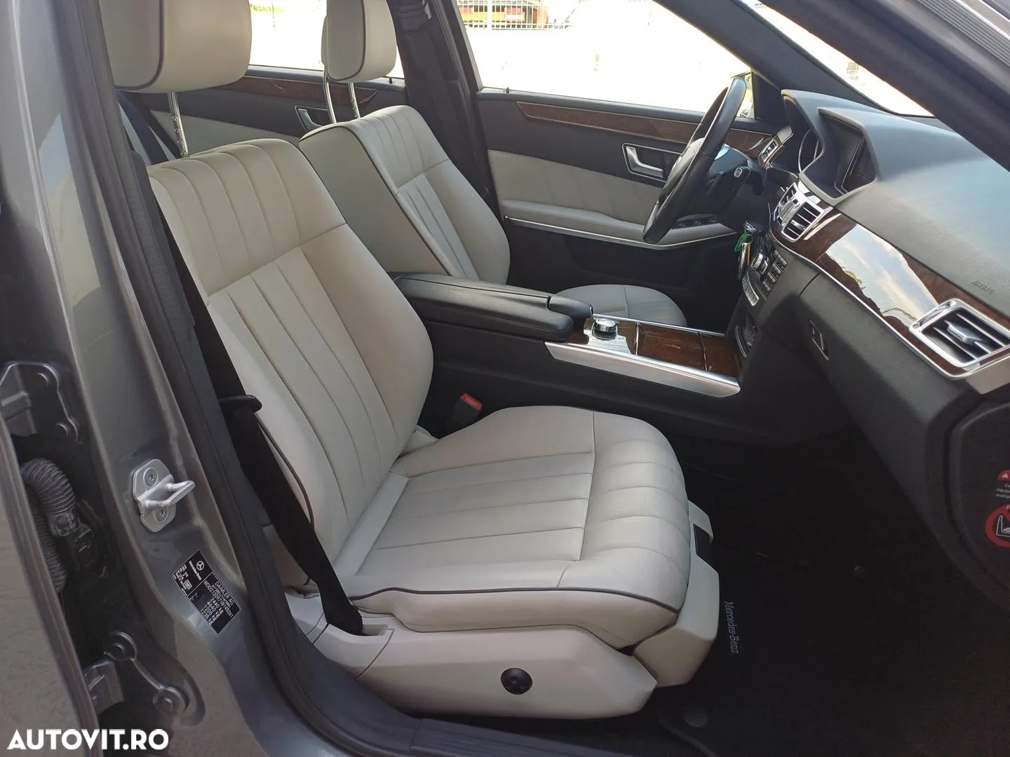 Mercedes-Benz E 250 BlueTEC 4Matic 7G-TRONIC Elegance - 23