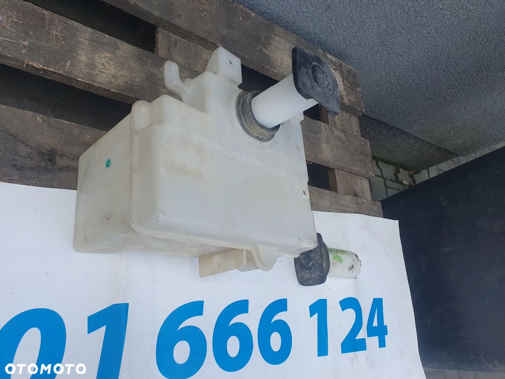 Maxity, Cabstar zbiorniczek spryskiwaczy - 2