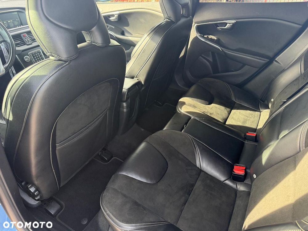 Volvo V40 D2 Drive-E R-Design Momentum - 16