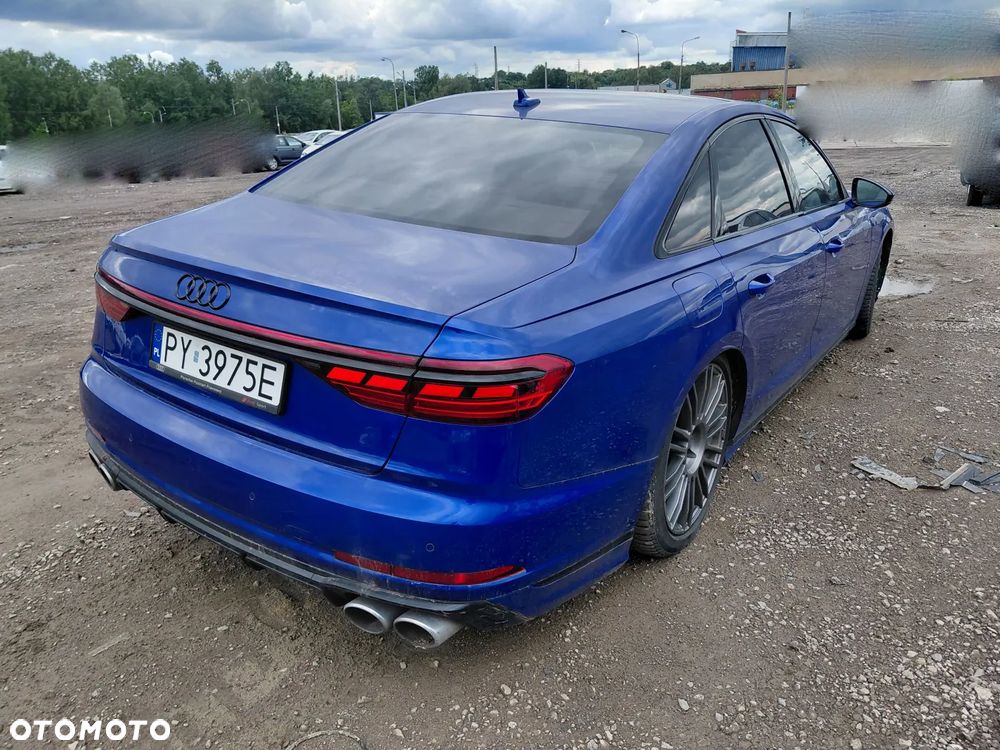 Audi S8 - 4