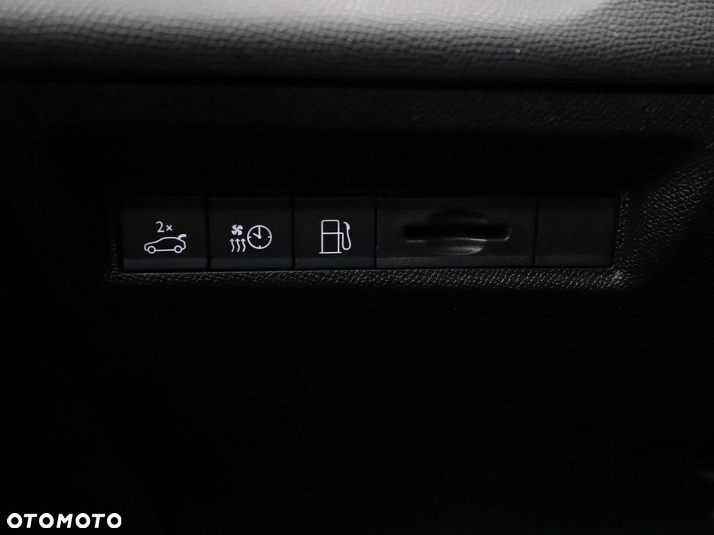 Peugeot 408 1.6 Plug-In Hybrid 225 GT EAT8 - 40