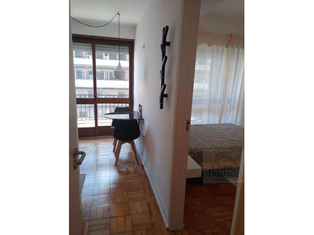 T5 remodelado ideal para investimento, junto à Fernão Magalhães - Grande imagem: 3/20