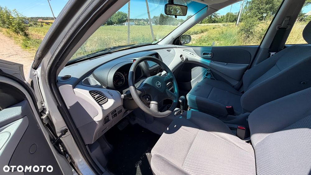 Nissan Almera Tino - 18