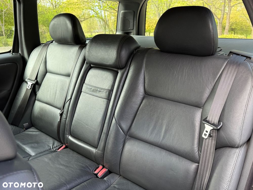 Volvo V70 2.4 Premium - 12