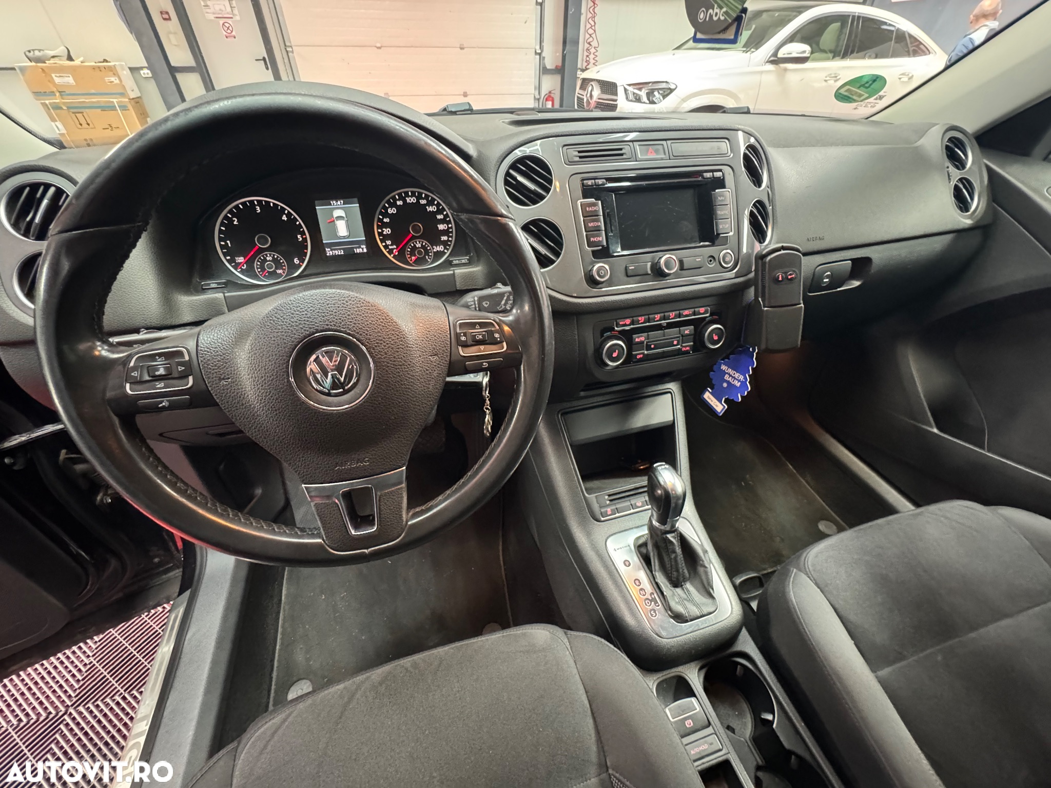 Volkswagen Tiguan - 12