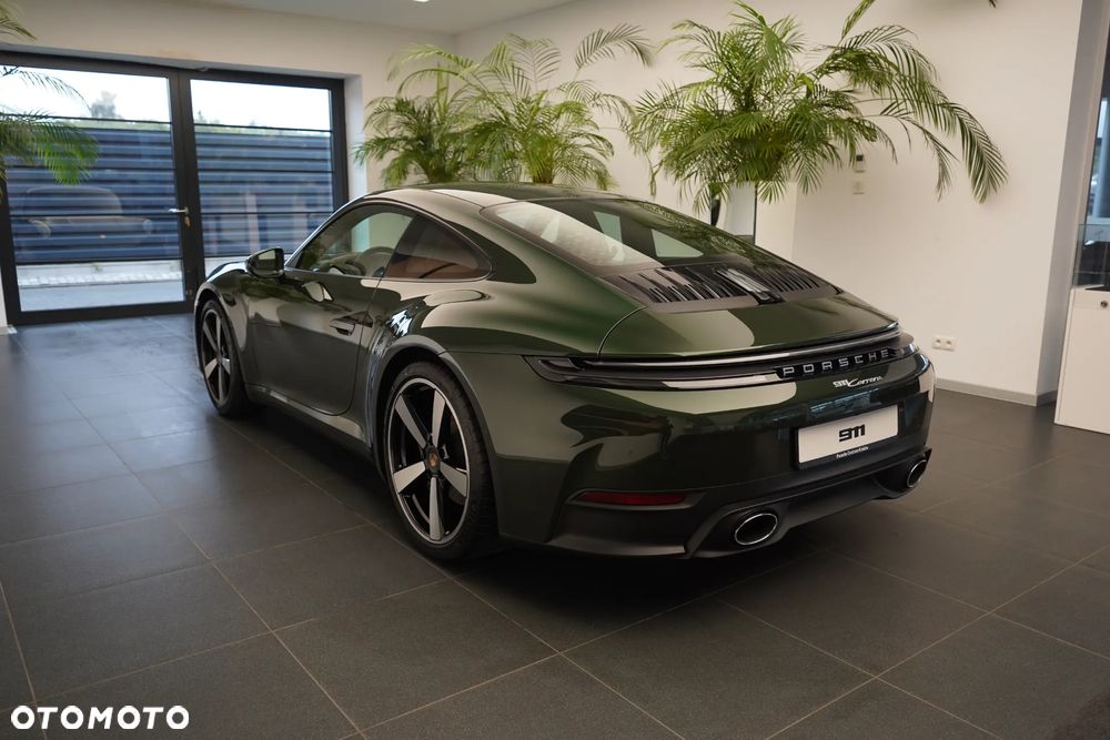 Porsche 911 Carrera - 2