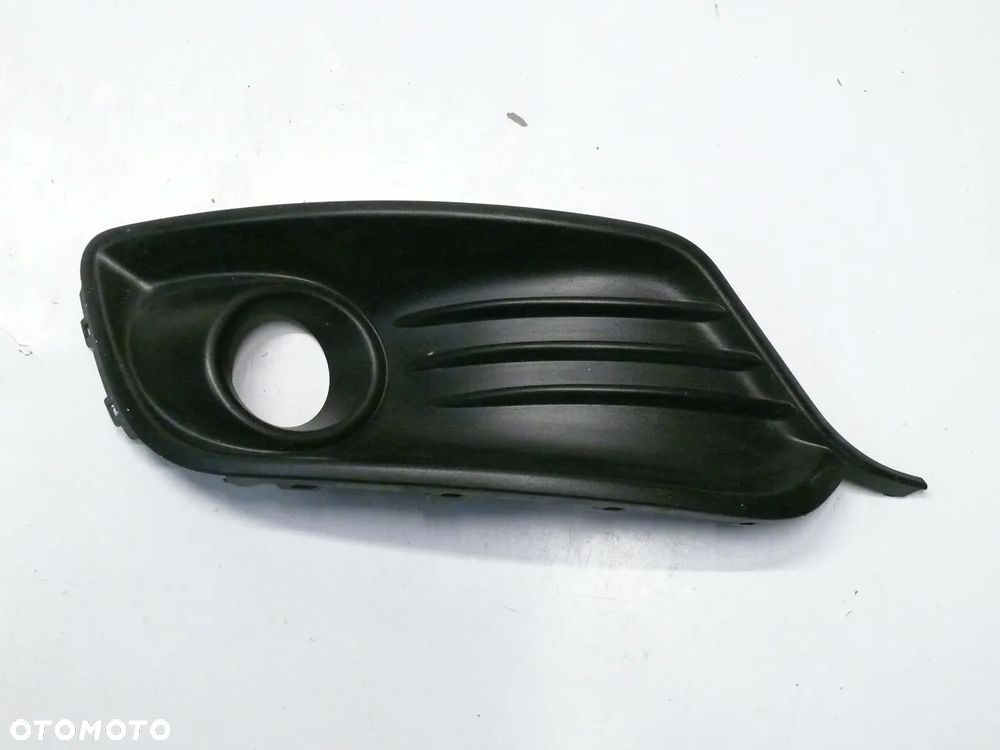 KRATKA W ZDERZAK PRAWA RAMKA HALOGENU RENAULT MEGANE III 2013 2015 LIFT