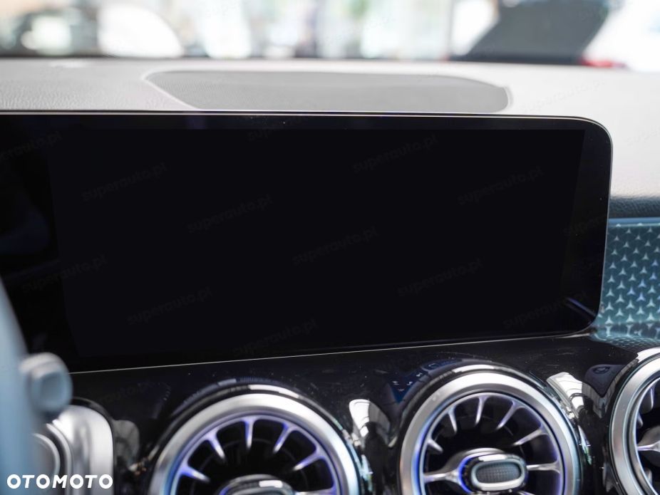 Mercedes-Benz GLB - 9