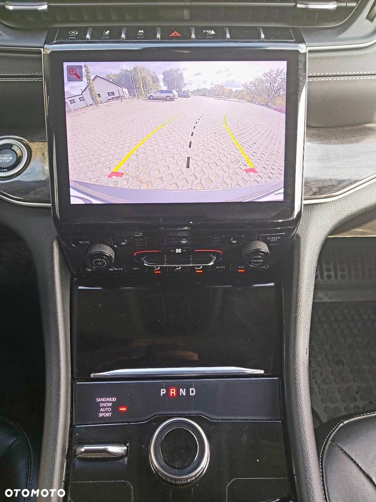 Jeep Grand Cherokee - 21