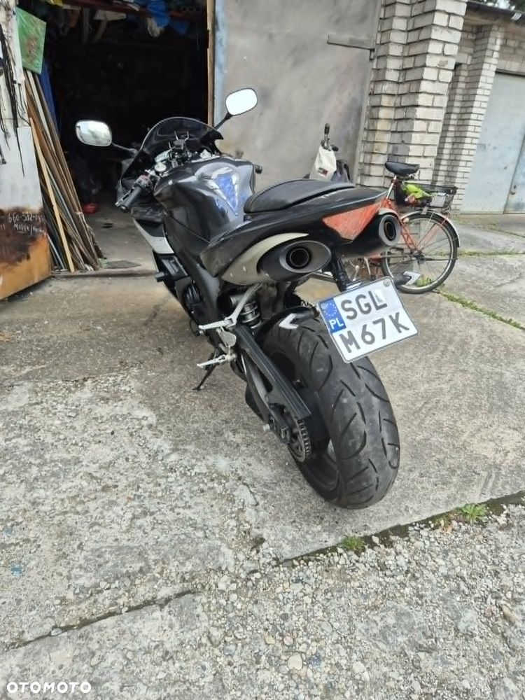 Yamaha R1 - 2