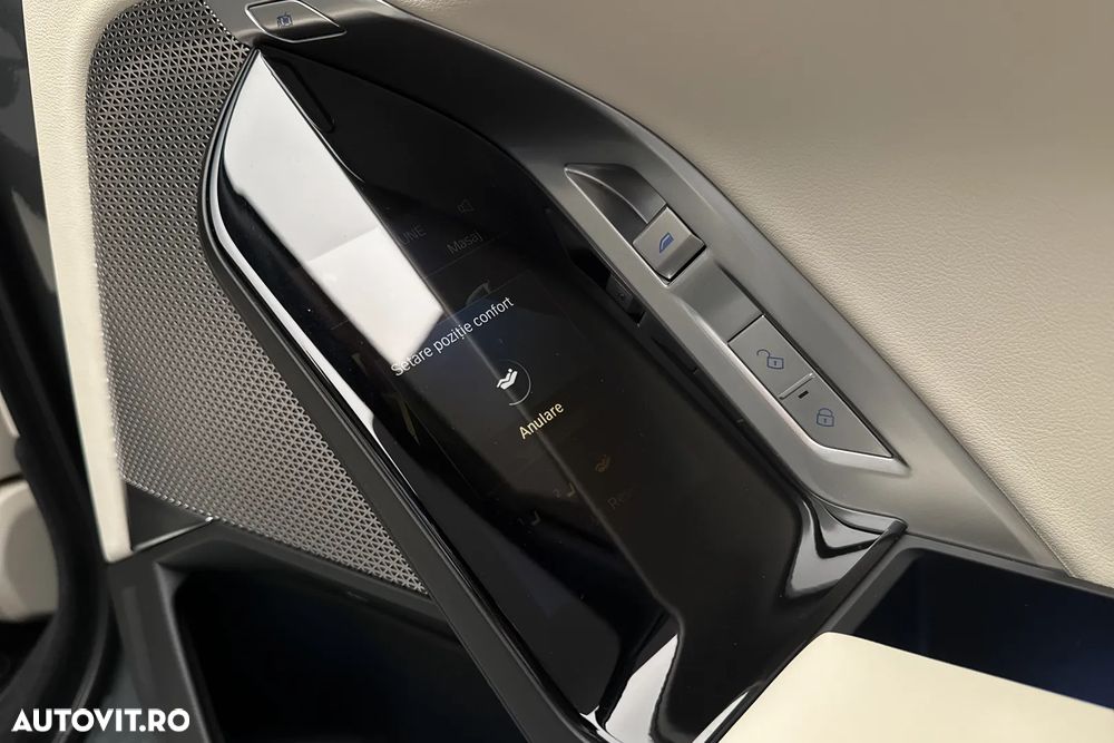BMW Seria 7 740d xDrive MHEV - 35