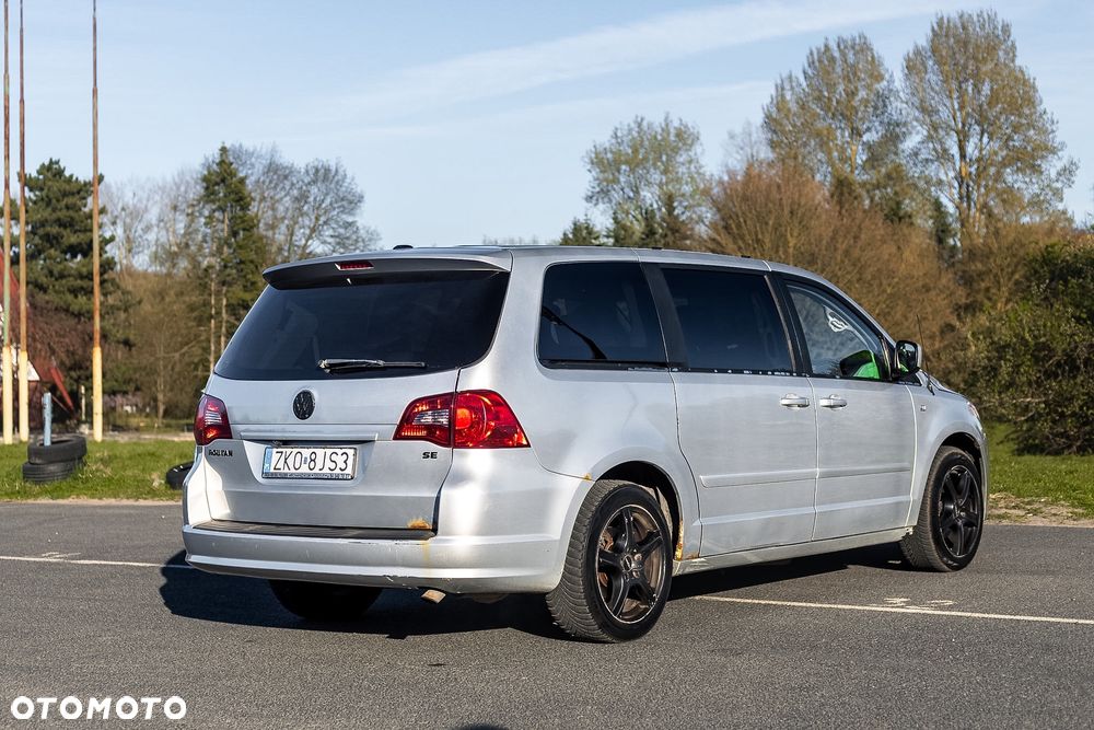 Volkswagen Routan - 4